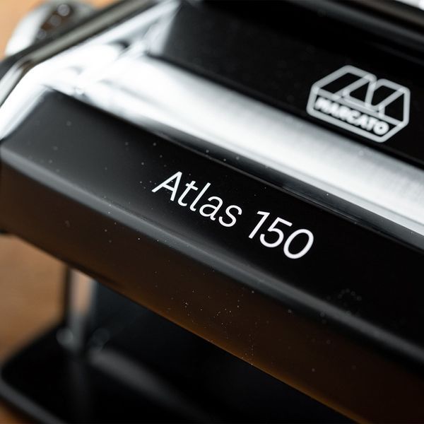 Локшинорізка Marcato Atlas 150 Black + ніж для тіста Pastabike Black AT-150-NER-PB фото