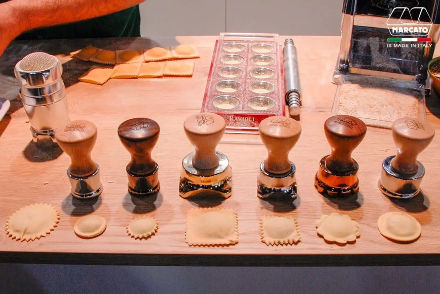 Штамп для равіолі з прижимним механізмом Marcato Ravioli Round 38мм Gun Metal, Канадський горіх ST-T38-GME фото