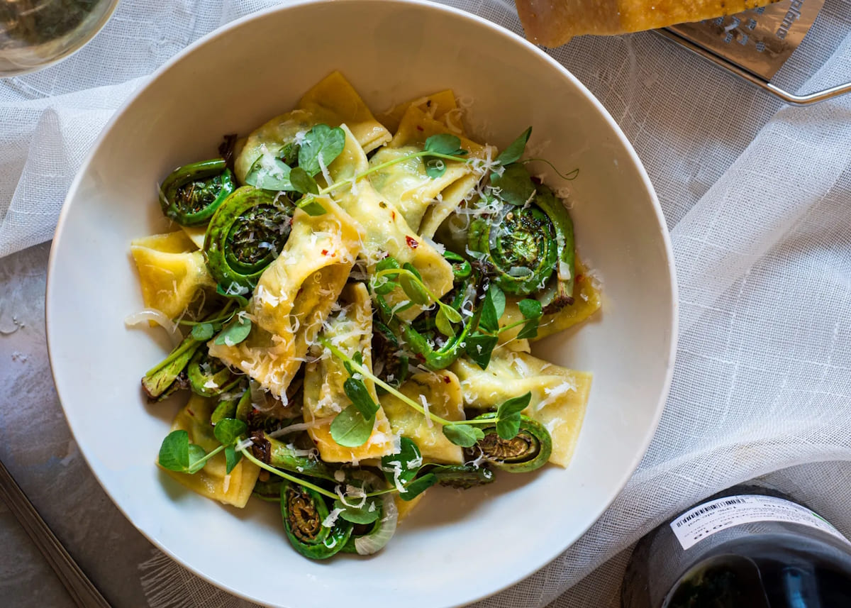 Agnolotti – у вигляді напівкруглих або прямокутних складених пельменів