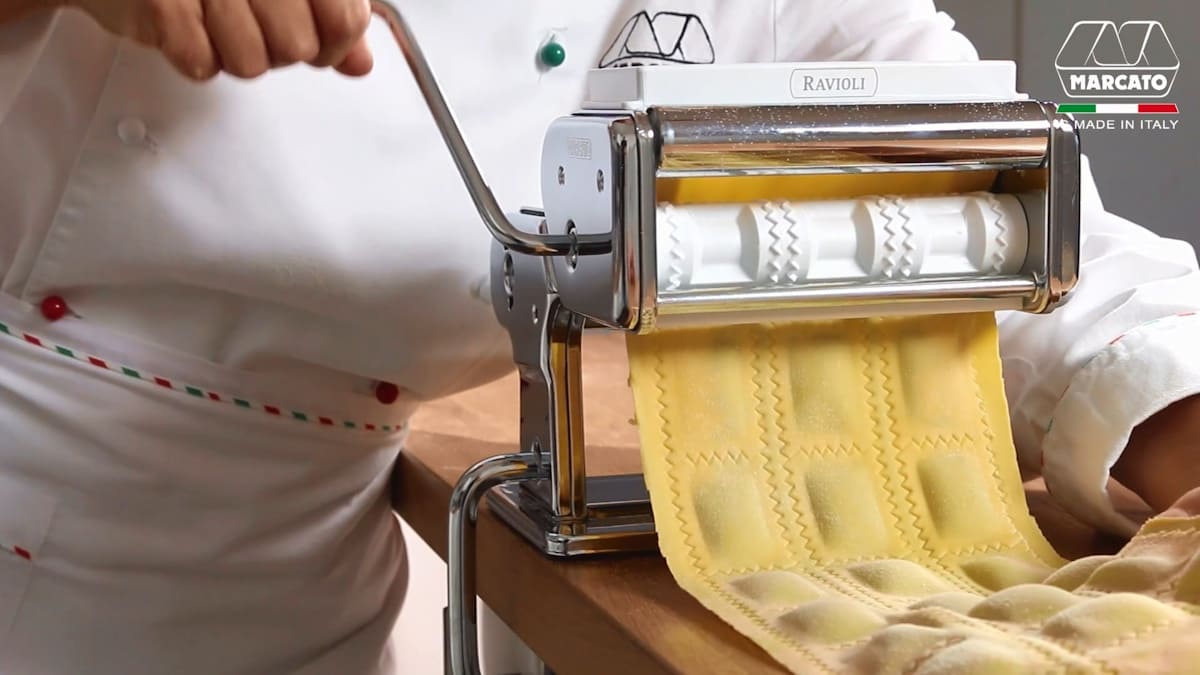 Як приготувати равіолі за допомогою Marcato 150 Roller Ravioli